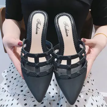 2020 Brand Designer De Femei Papuci De Casă Aluneca Pe Catâri Pană Tocuri Pantofi Casual Britanic Nituri Diapozitive Subliniat De La Picior Toc Sandale De Vara
