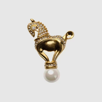 Amorita de tip boutique Unic calul de aur broșe