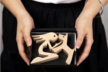 Câine din lemn Și Femeile 3D Creativ Ambarcațiuni Figurina Biroul de Acasă Ornament Handmade Alb Fag Model Animal Baiat Cadou de Ziua lui